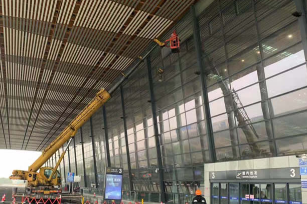 罗定玻璃幕墙维护和保养